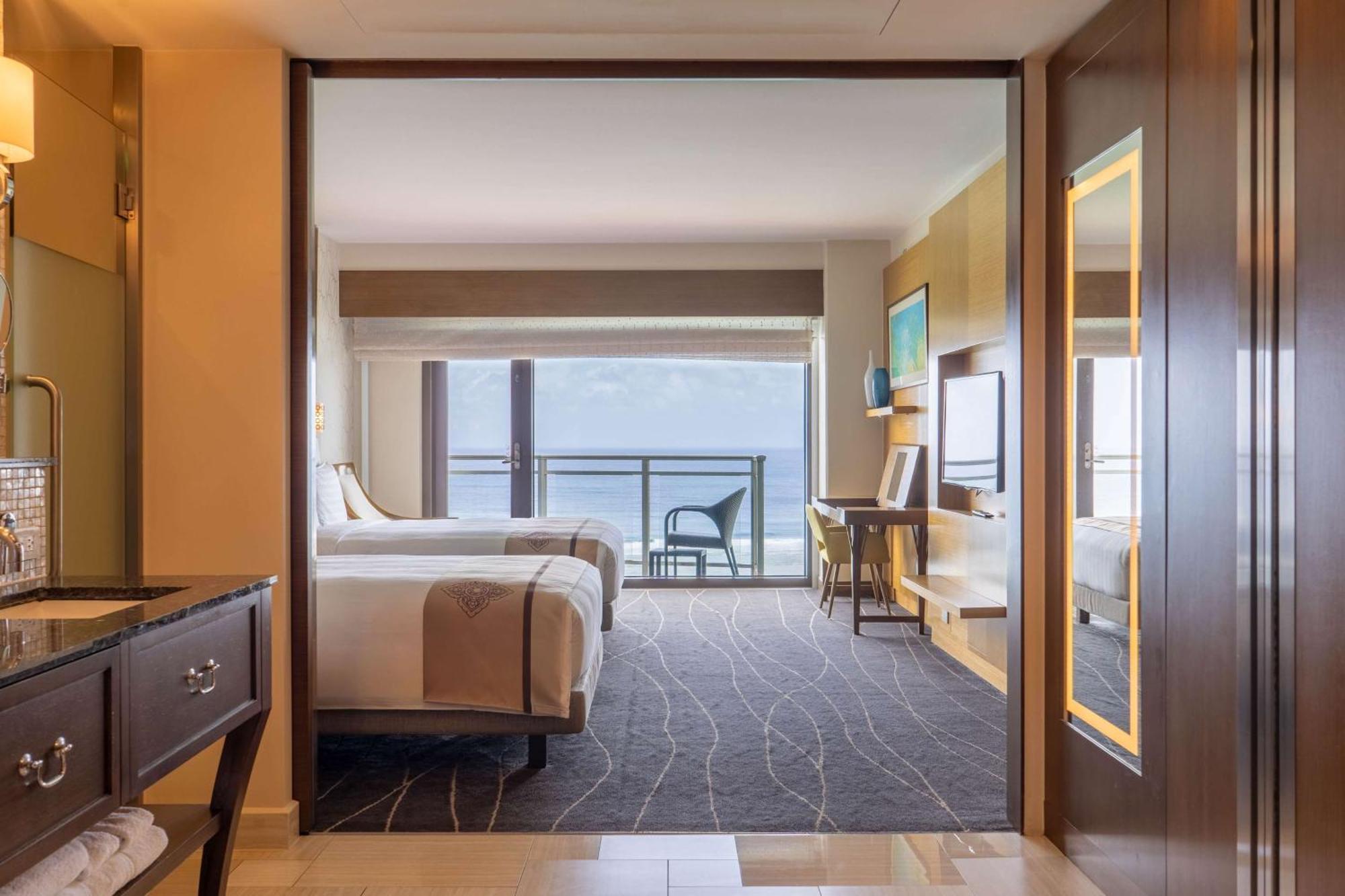 Dusit Thani Guam Resort Tumon Exteriör bild